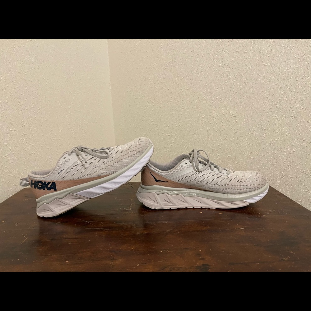 Hoka One One Women's Arahi 4 Nimbus Cloud / Lunar Rock Size 7.5 WIDE